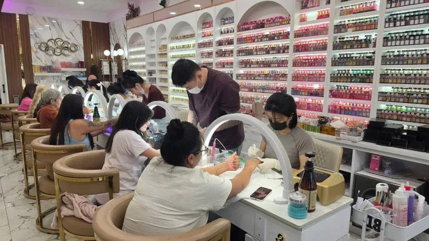 Cần Tuyển Thợ Nail Khu Bend, Oregon – Thợ bột, Gel, Everything