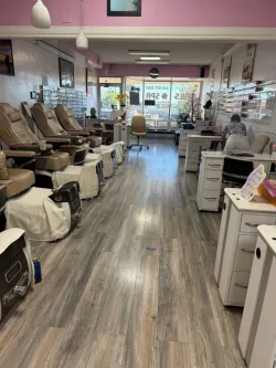 Cần Sang Tiệm Nail Ở National City, California – 6 bàn, 6 ghế