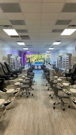 Sang Tiệm Nail Khu Brandon, Florida