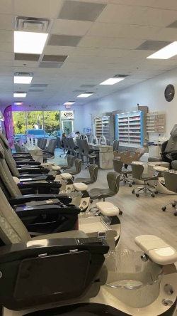 Sang Tiệm Nail Khu Brandon, Florida
