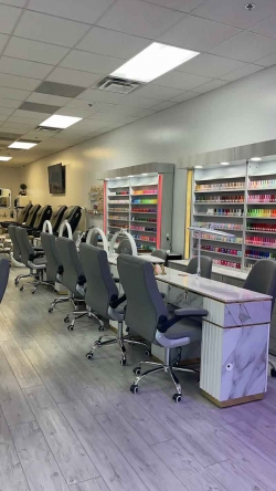 Sang Tiệm Nail Khu Brandon, Florida