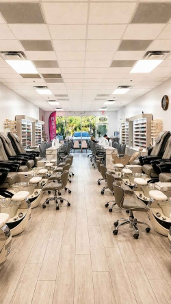 Sang Tiệm Nail Tại Orlando, Florida – 12 bàn