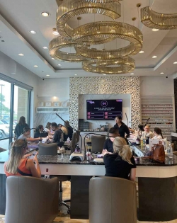 Tiệm Nail Cần Sang Tại Mỹ – 10 bàn