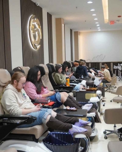 Tiệm Nail Cần Thợ Tại Saint Charles, Illinois – Gel, Everything