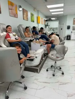 Tiệm Nail Sang Lại Tại Hagerstown, Maryland