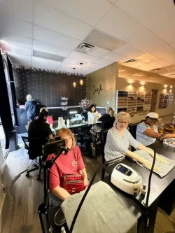 Tuyển Thợ Nail Cleveland, Tennessee – ổn định