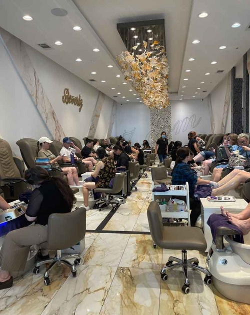 Tiệm Nail Cần Sang Tại Mỹ – 10 bàn