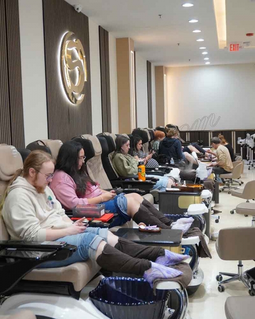 Tiệm Nail Cần Thợ Tại Saint Charles, Illinois – Gel, Everything