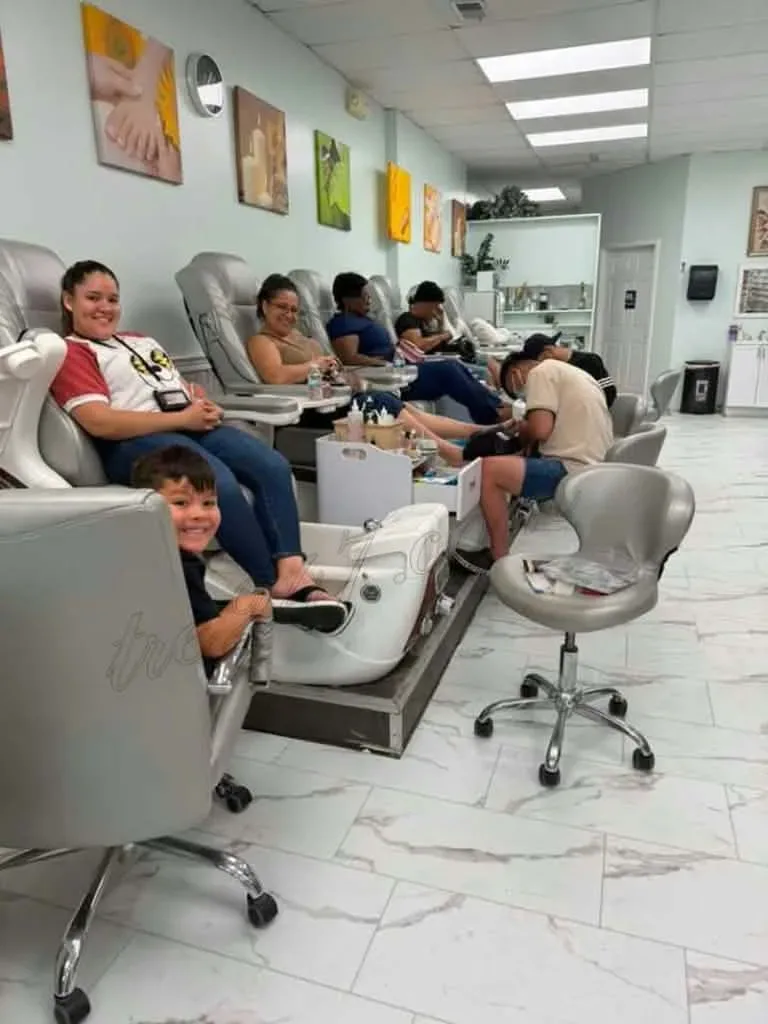 Tiệm Nail Sang Lại Tại Hagerstown, Maryland